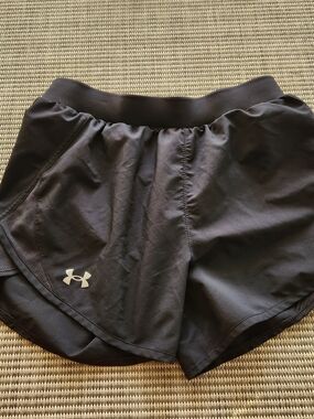 Under Armour Fly By Running Shorts Womens XS Black HeatGear Mesh Athletic 3"